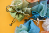 Πουγκί στρογγυλό ψαθάκι οργάντζα μινιατούρα σε χρώματα για μπομπονιέρες γάμου