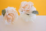 Μπομπονιέρα γάμου ιβουάρ οργαντίνα με τριαντάφυλλο