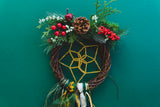 Χριστουγεννιάτικο στεφάνι ονειροπαγίδα με χρυσή κλωστή και πράσινες κορδέλες 20 cm