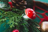 Χριστουγεννιάτικο στεφάνι με ονειροπαγίδα μάλλινη σε κόκκινο χρώμα