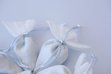 Πουγκί καρότο ψαθάκι οργάντζα μινιατούρα σε γαλάζιο χρώμα