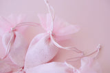 Πουγκί καρότο ψαθάκι οργάντζα μινιατούρα σε ροζ χρώμα