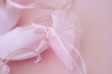 Πουγκί καρότο ψαθάκι οργάντζα μινιατούρα σε ροζ χρώμα