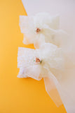 Μπομπονιέρα γάμου ιβουάρ δαντέλα με φιόγκο και τριαντάφυλλο