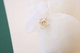 Μπομπονιέρα γάμου ιβουάρ φιλτιρέ με τριαντάφυλλο χάρτινο